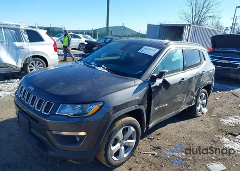 2018 Jeep Compass Latitude 4X4 z USA, uszkodzony, nr VIN 3C4NJDBB6JT484222